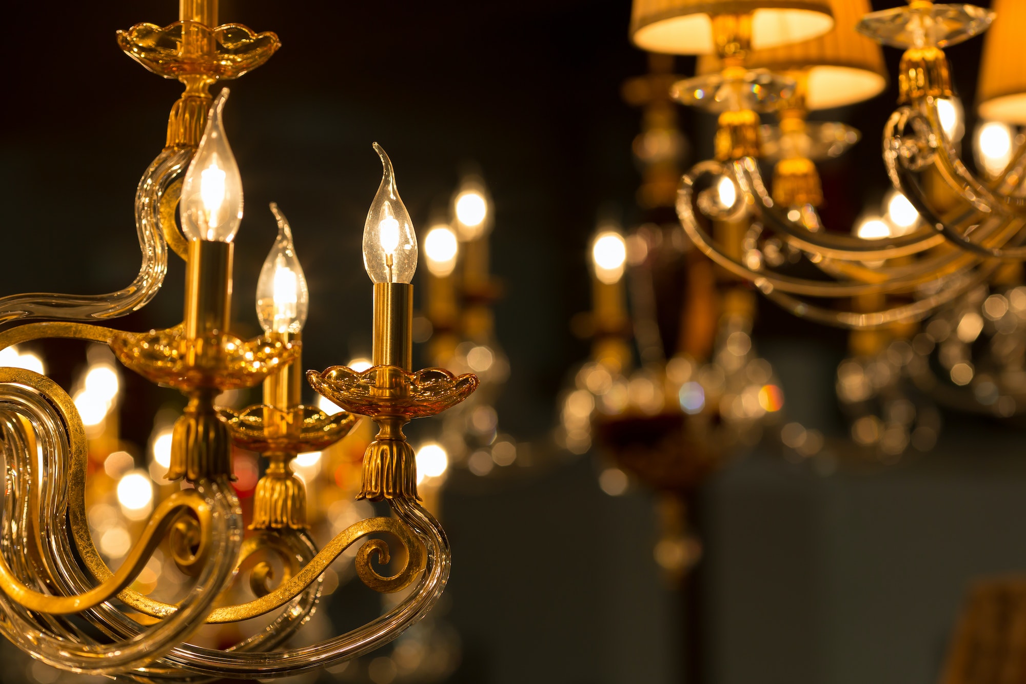 La magie des lustres dans la décoration luxueuse