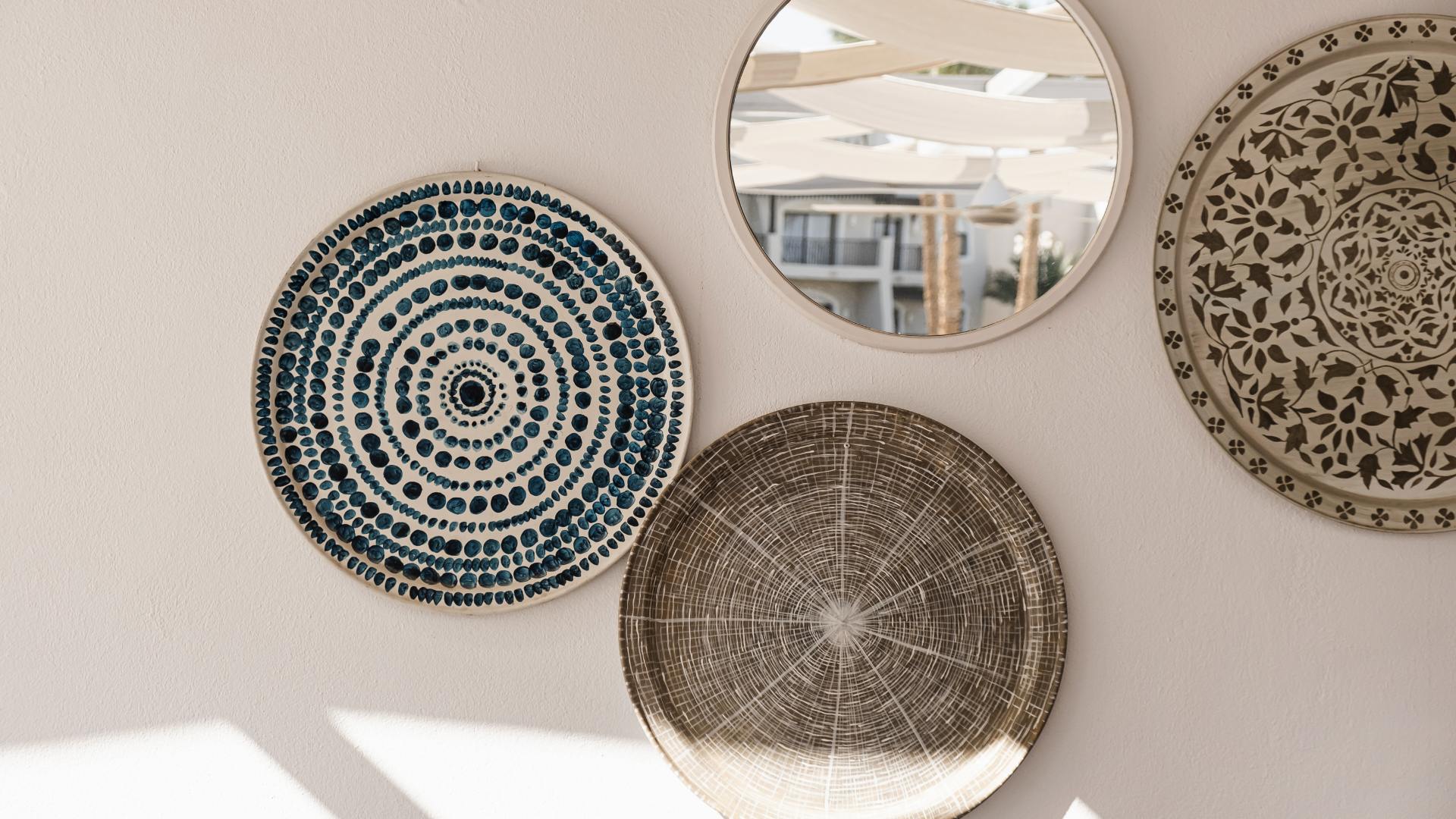 Comparaison des miroirs décoratifs : Habitat vs La Redoute, lequel privilégier ?
